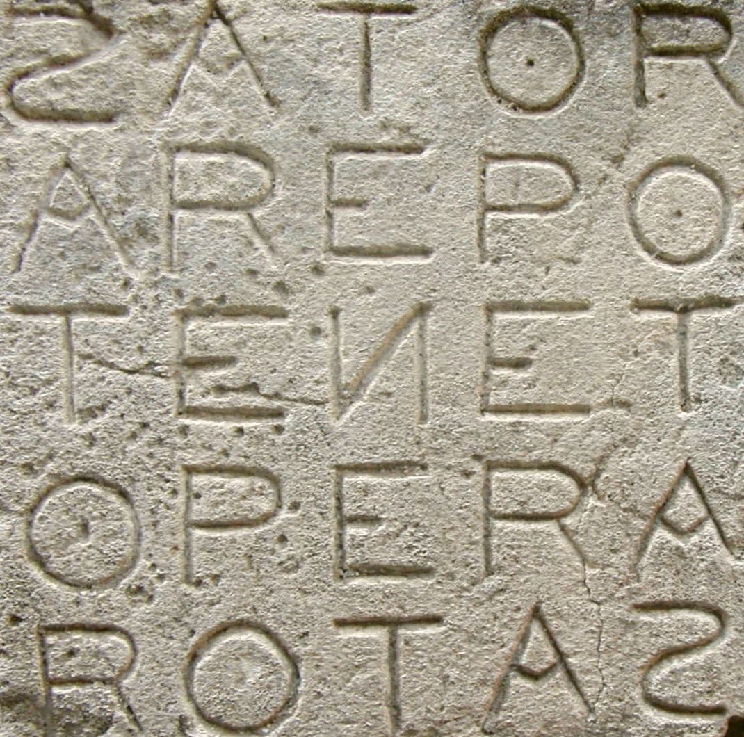 Kwadrat SATOR z Pompejów: ukryty Paternoster czy zagadka?