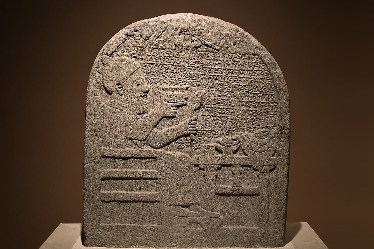 Stela Katumuwy — dusza w kamieniu